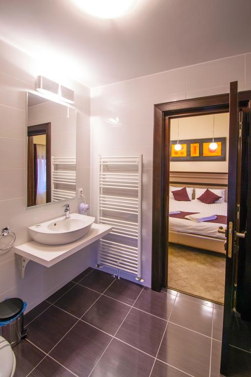 Hotel Pietrele Lui Solomon Braszów Zewnętrze zdjęcie